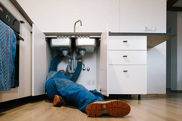 Professional Leak Detection technician working in Des Plaines, IL